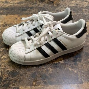 EUC Women’s Superstar Adidas